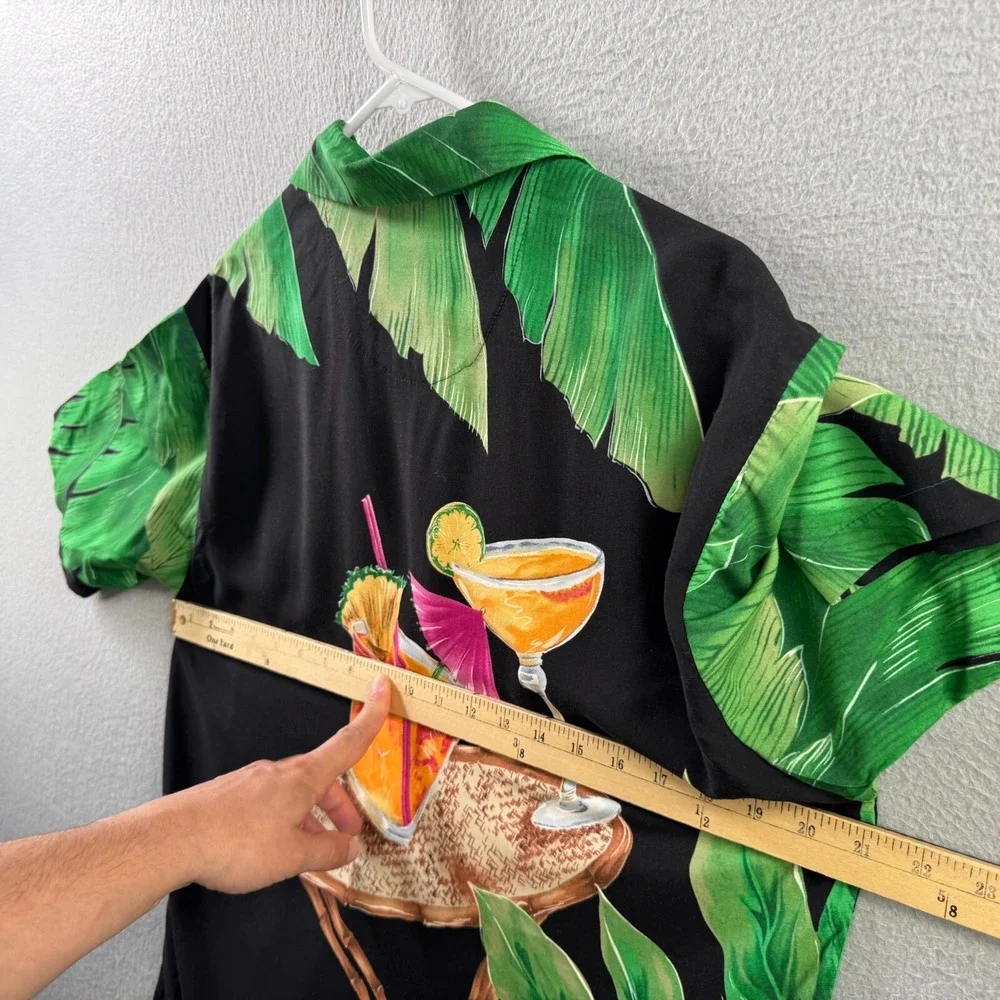 Vintage Tori Richard Shirt Mens Mediuim Black Hawaiian Aloha Rayon Button Up USA